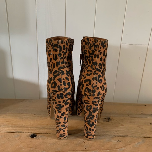 NWOT Cheetah Leopard Print Retro 60’s 70’s Peep Toe High Heel Boots with Zipper - Picture 2 of 5